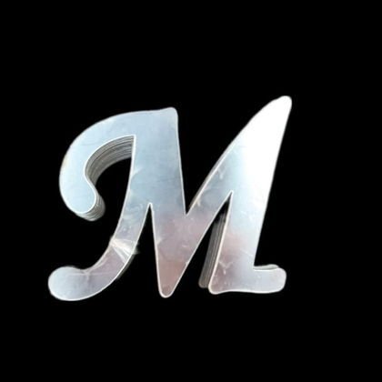 4 CM PLEKSİ HARF (20'li) M GÜMÜŞ
